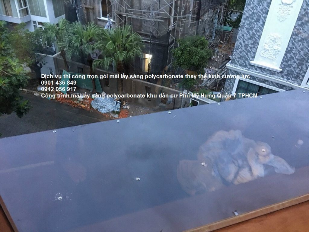 Dịch vụ thi công trọn gói mái lấy sáng polycarbonate thay thế kính cường lực 0901 436 849 0942 056 917 Công trình mái lấy sáng polycarbonate khu dân cư Phú Mỹ Hưng Quận 7 TPHCM